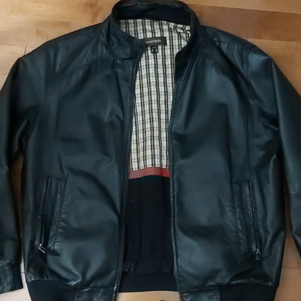 Vintage Danier leather bomber jacket